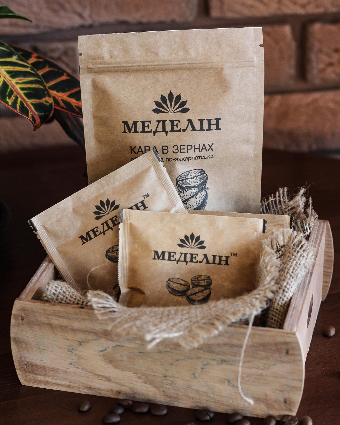 Упаковка кофе Medelin в деревянном ящике
